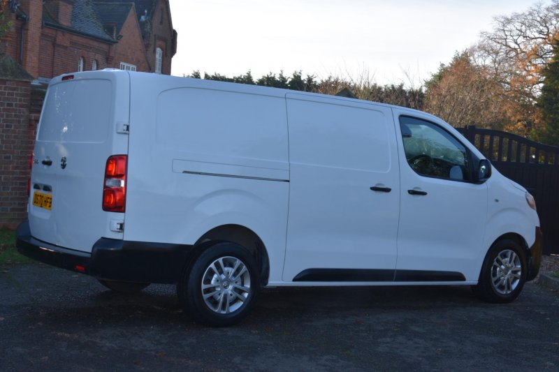 VAUXHALL VIVARO