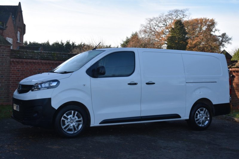 VAUXHALL VIVARO