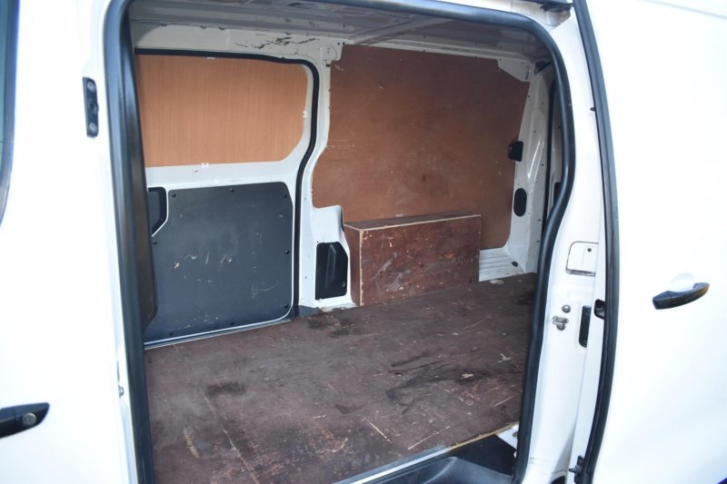 VAUXHALL VIVARO