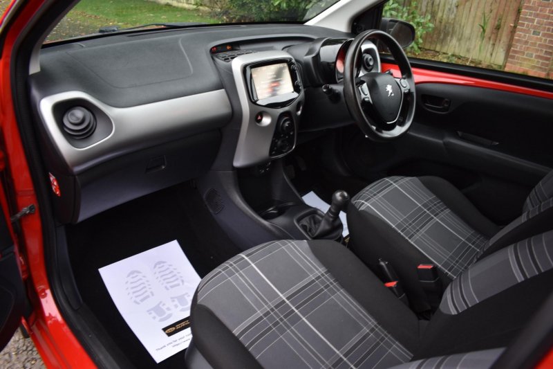 PEUGEOT 108