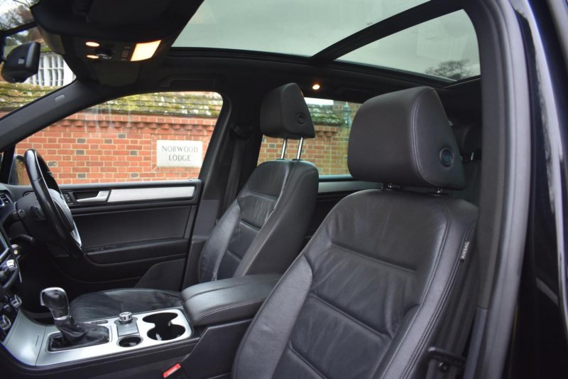VOLKSWAGEN TOUAREG