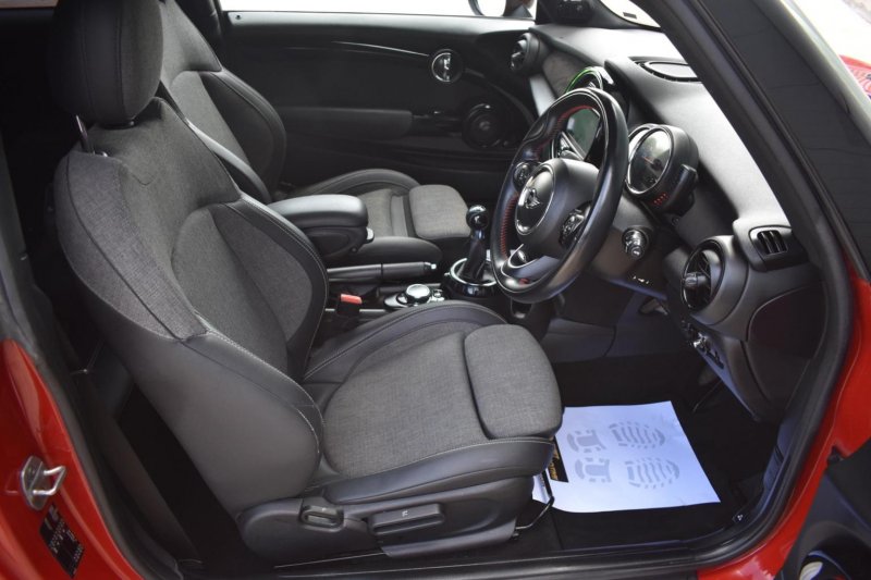 MINI HATCH