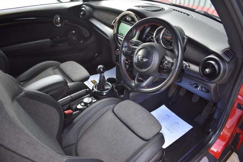 MINI HATCH
