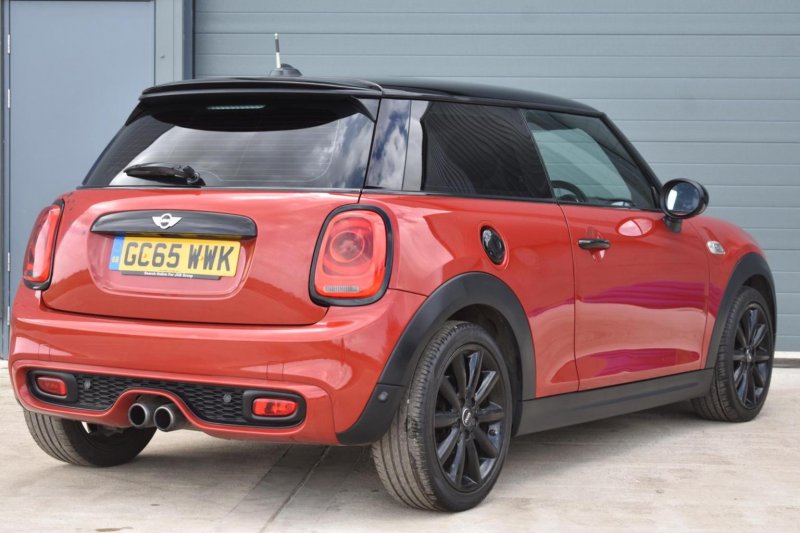 MINI HATCH