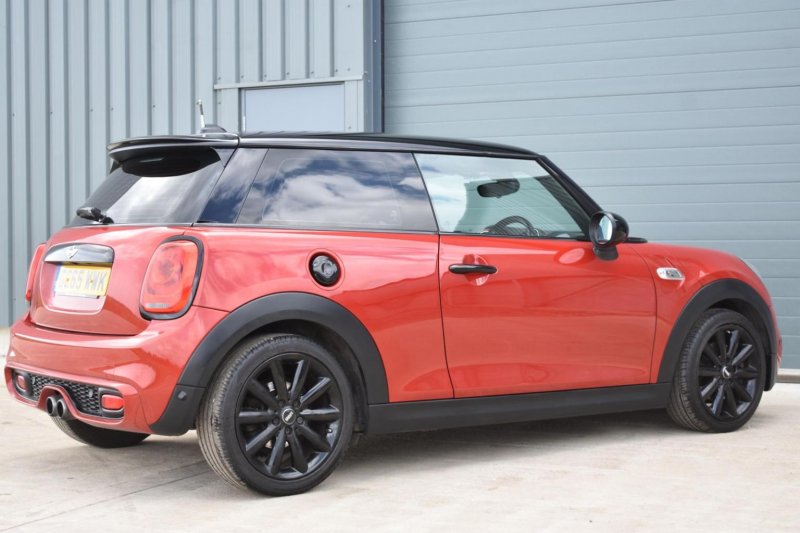 MINI HATCH