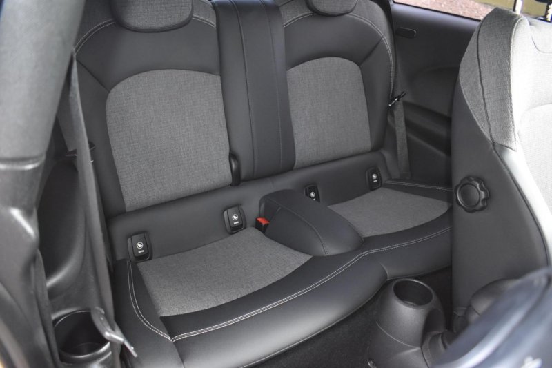 MINI HATCH