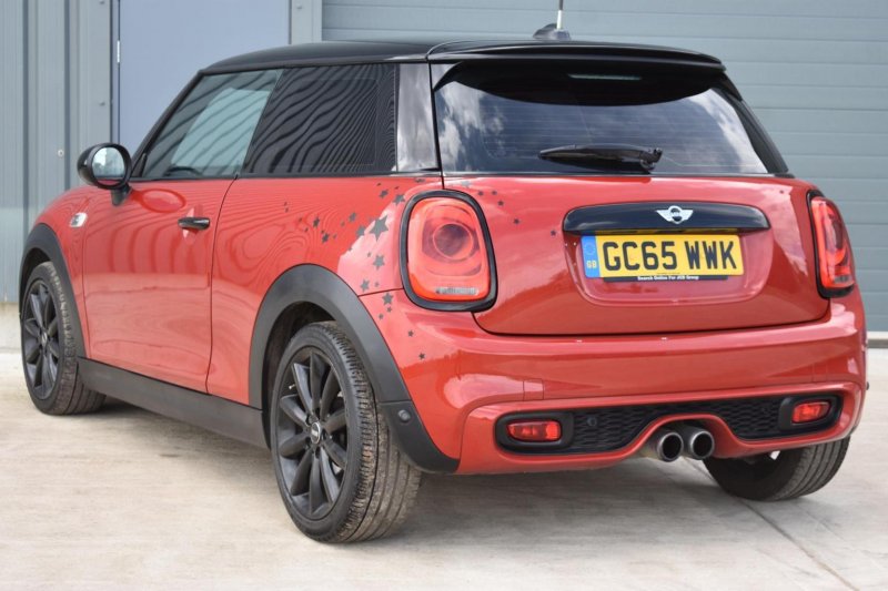 MINI HATCH