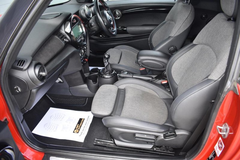 MINI HATCH