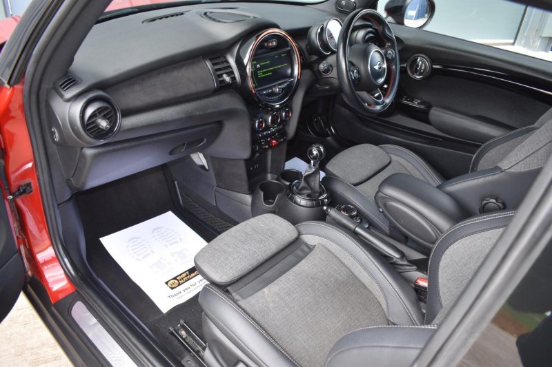 MINI HATCH