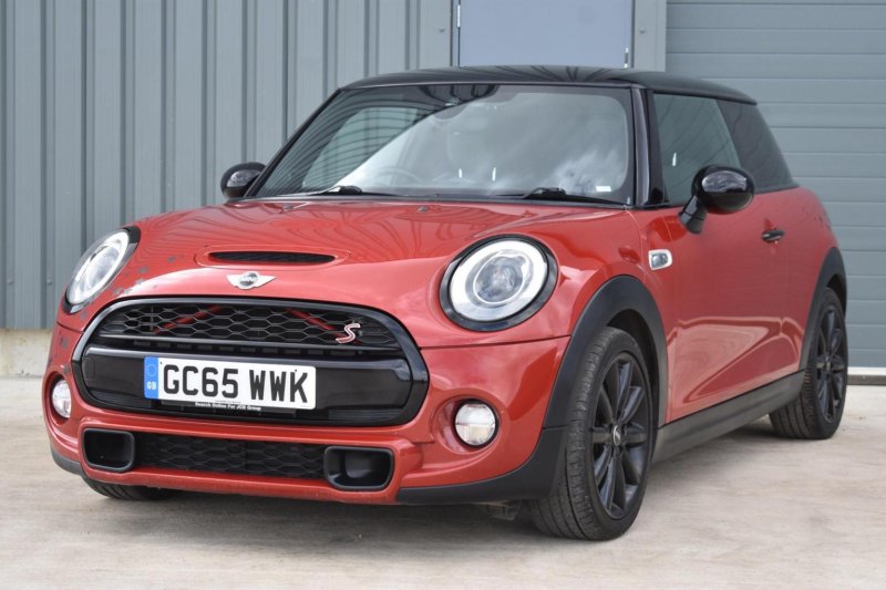 MINI HATCH