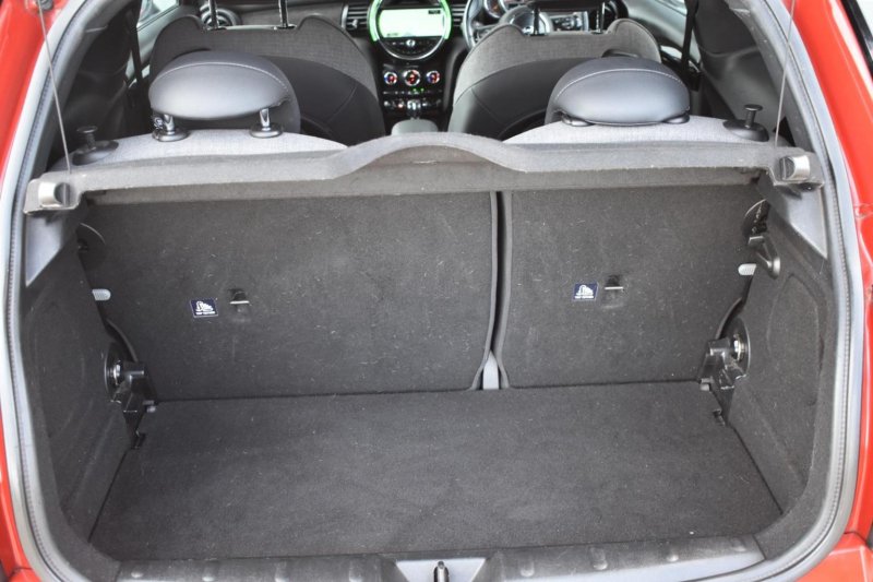 MINI HATCH