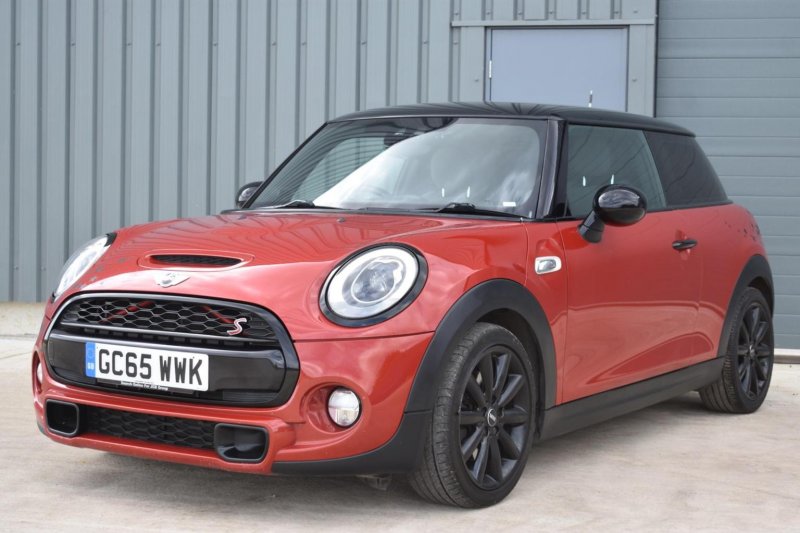 MINI HATCH