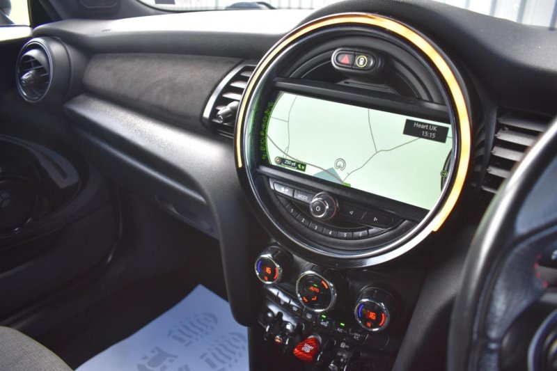 MINI HATCH