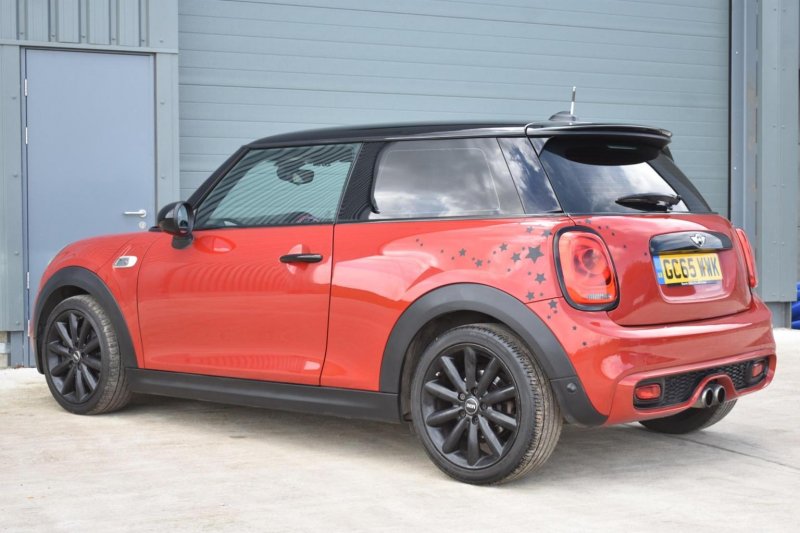 MINI HATCH