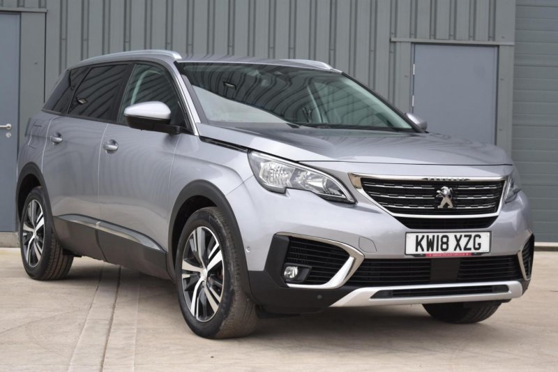 PEUGEOT 5008