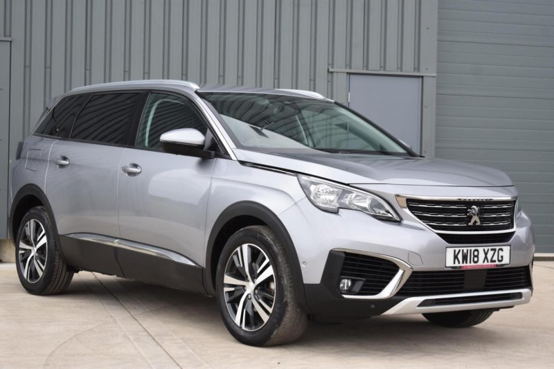 PEUGEOT 5008