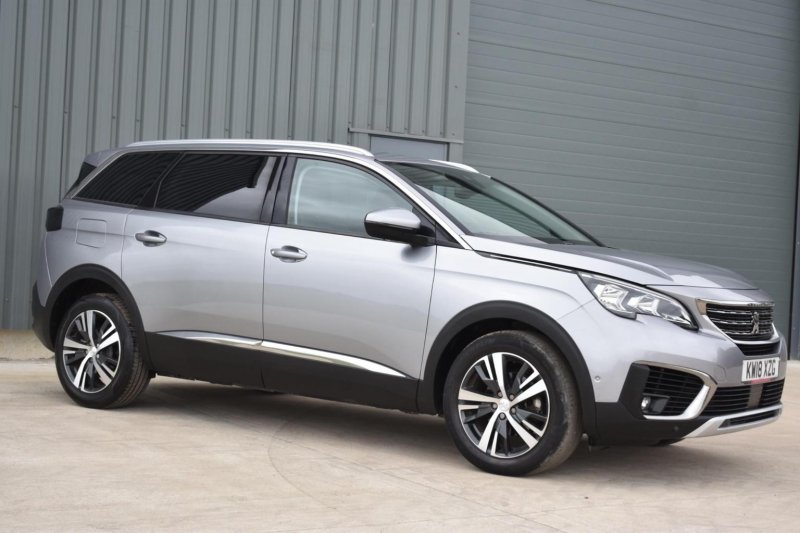 PEUGEOT 5008