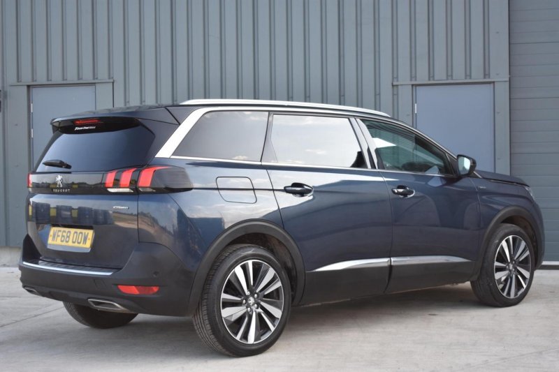PEUGEOT 5008