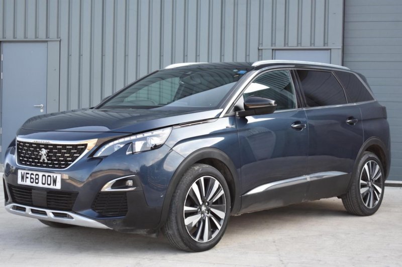 PEUGEOT 5008