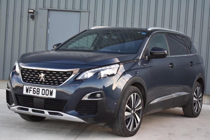 PEUGEOT 5008