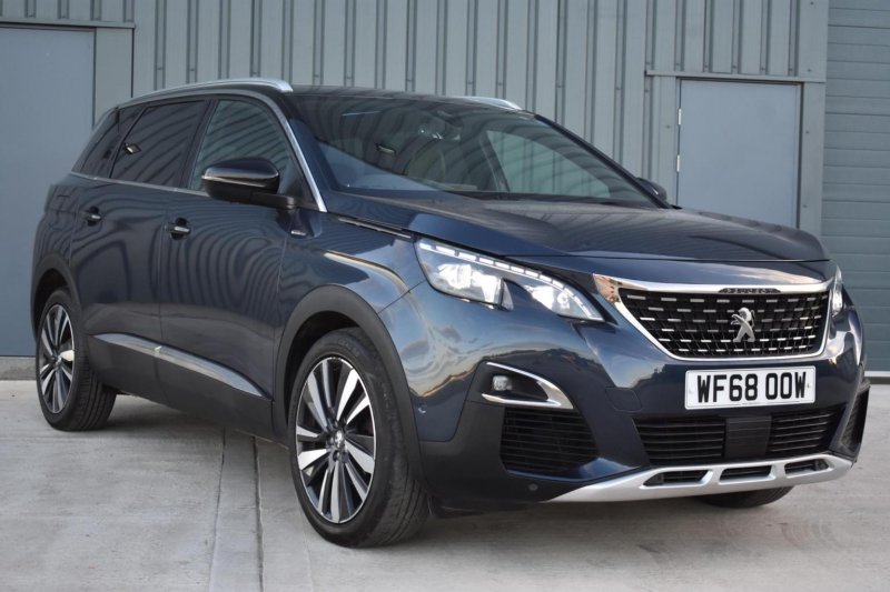 PEUGEOT 5008