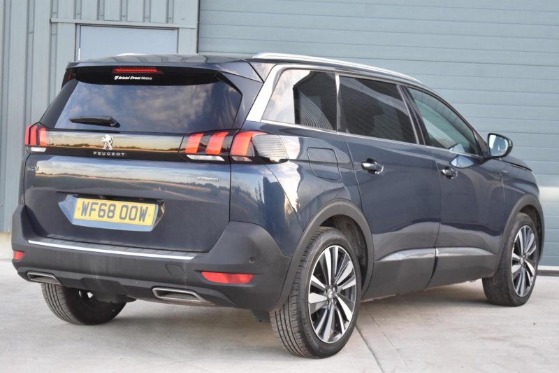 PEUGEOT 5008