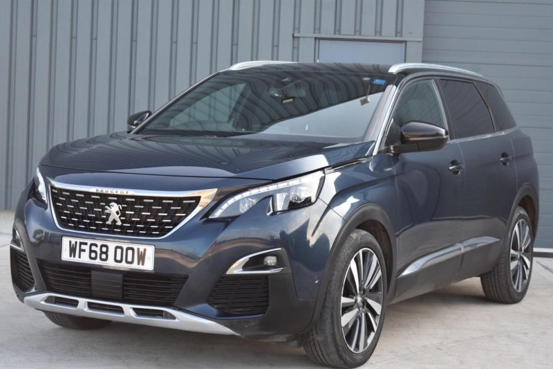 PEUGEOT 5008