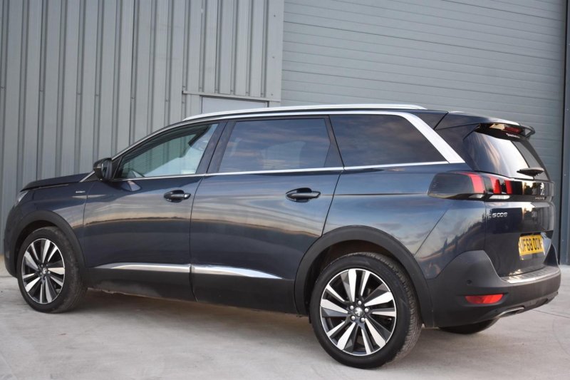 PEUGEOT 5008