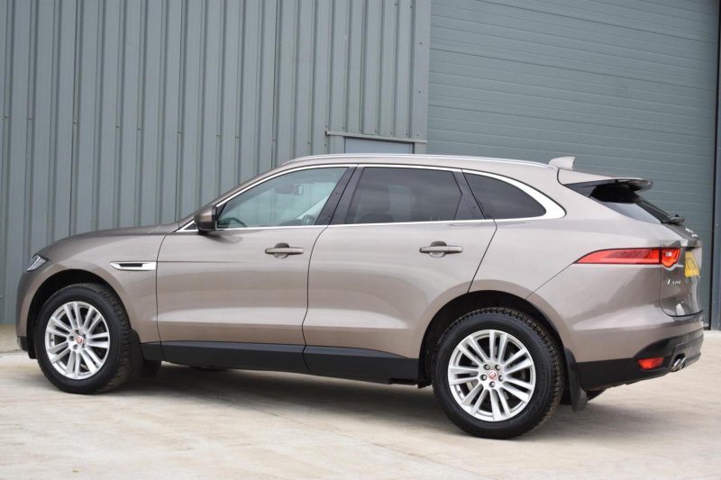 JAGUAR F-PACE